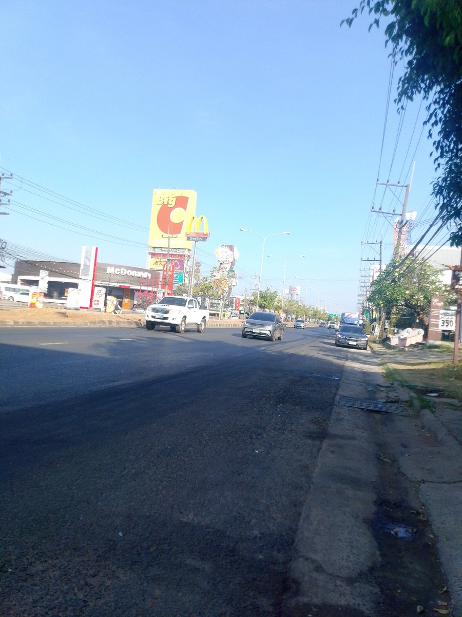 Manman322755's tweet photo. ก็ไม่หนาวเท่าไหร่แต่เหงามากกว่า #อุบลเมือง https://t.co/00fvgAEVbE