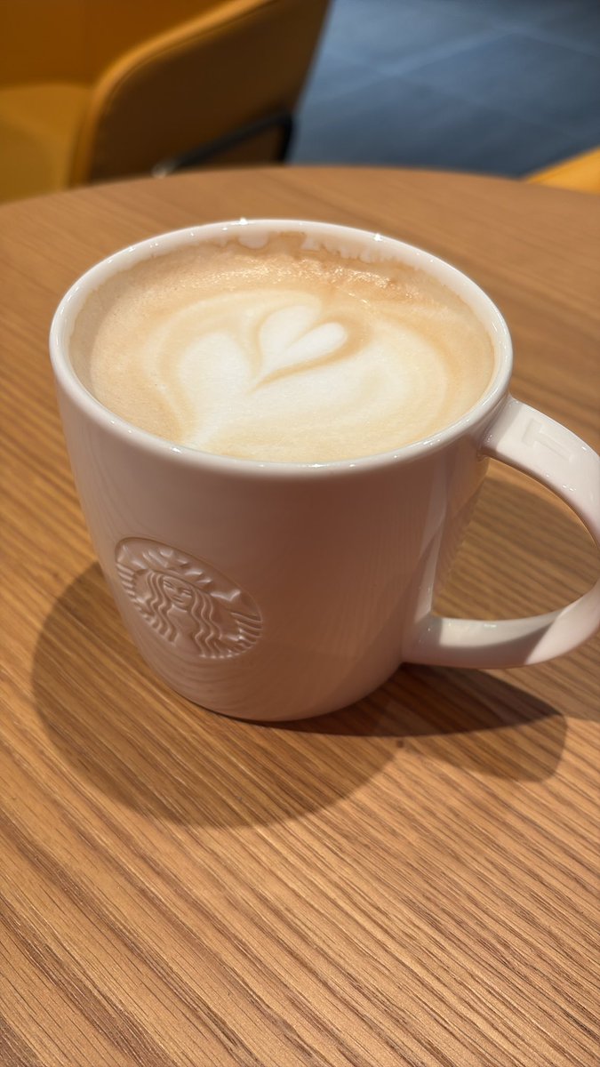 snow_ht's tweet image. 今日は朝から前髪切りに出かけたので、そのままスタバで休憩！この後はボンガのイベクリアに行くか〜