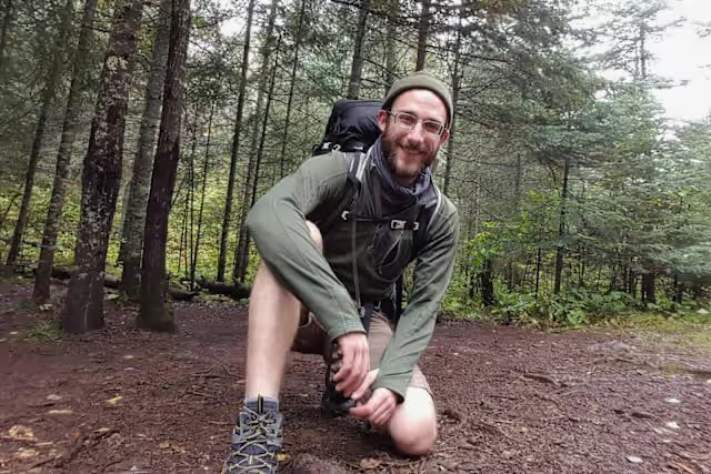 Indie5051's tweet photo. Alex Jeffrey Pretti. Nacido en Illinois. Graduado de la Universidad de Minnesota, profesional médico, empleado en el Departamento de Asuntos de Veteranos de EE. UU., amante de la naturaleza y dueño de un perro, propietario legal de armas sin antecedentes penales.

“Alex era el ser humano más amable y dulce y un enfermero de UCI con un futuro brillante por delante.”

Asesinado por el ICE 24/01/2026