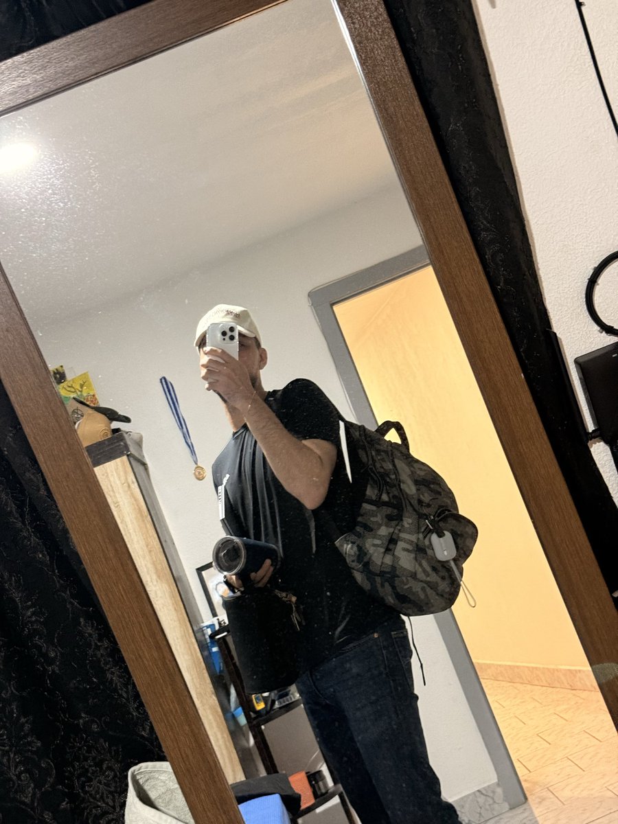 AL97RG's tweet image. Como me fui y como regrese jajajajajaja
La universidad apaga mi brillo