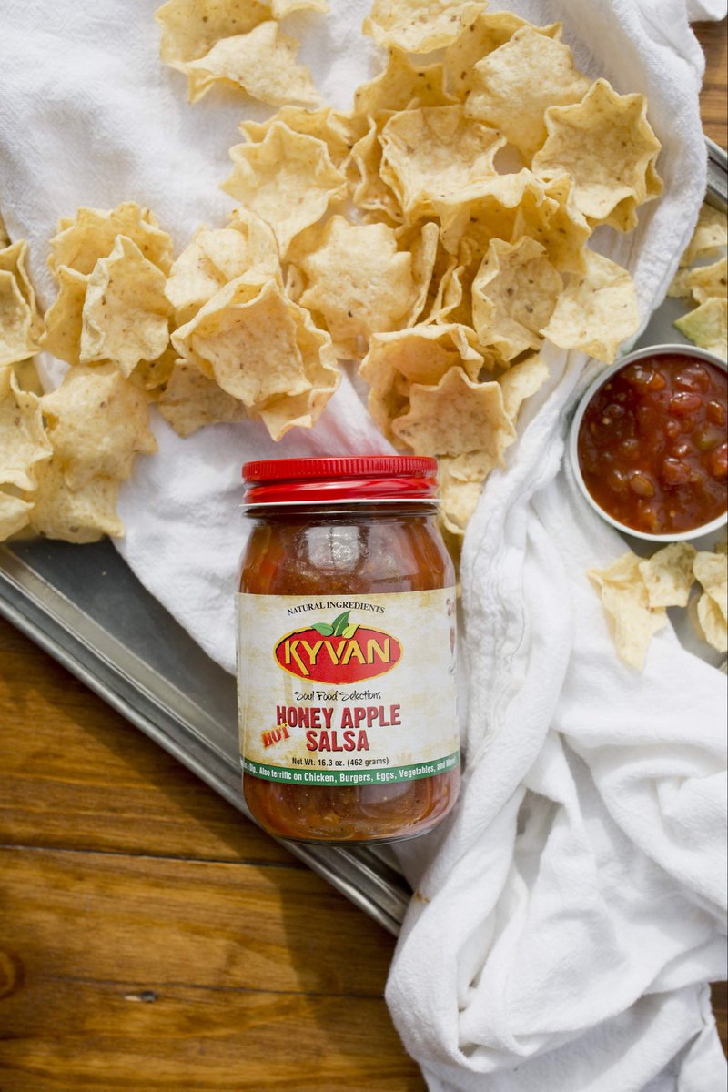 KYVAN82's tweet image. Super Bowl hosting tip 👇

🥣 1 jar = 4–6 people as a dip
🔥 2–3 jars = multiple appetizers

Trust us… it goes FAST 😍

#SuperBowlHosting #KYVAN #PartyPlanning