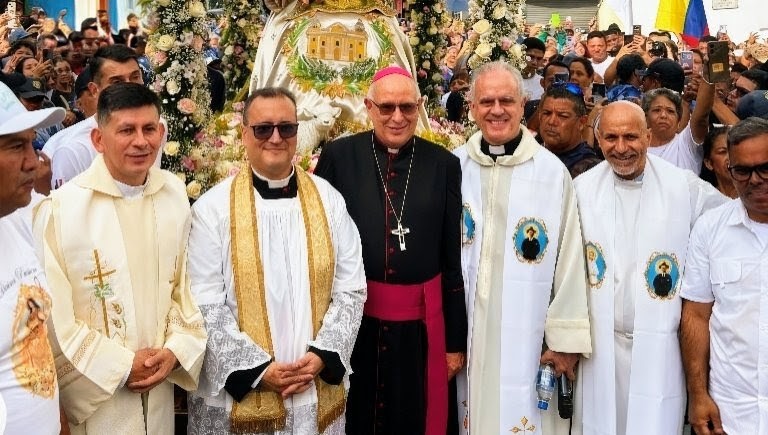 CLERO DE #Caracas <a href="/ArquiCaracas/">Arquidiócesis de Caracas</a> brinda apoyo al Arzobispo Raúl Biord y clama justicia por "quienes sufren el cautiverio por sus convicciones políticas"

elguardiancatolico.blogspot.com/2026/01/clero-…