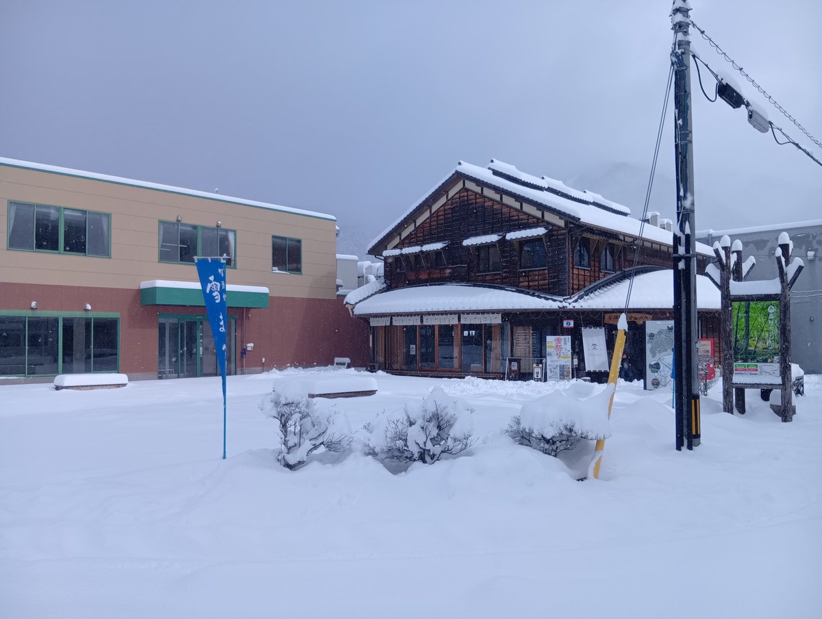 1/25 10:30現在 智頭町は30㎝以上の積雪があります。 JR因美線は本日