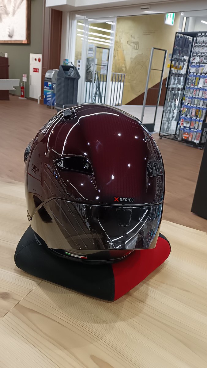 ricoland_oita's tweet photo. NOLAN X-804RS ガラスコーティングご用命ありがとうございます‼️
レーシングモデルならではの艶やかな仕上がりとカーボンシェルの存在感を最大限に引き立てる施工を行いました👍✨
#NOLAN #X804 #CARBON #ガラスコーティング #ライコランド大分店 https://t.co/ljlKwJeEYP
