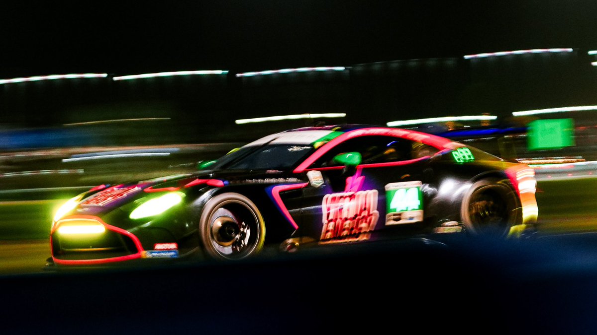 That nighttime glow.

#Rolex24