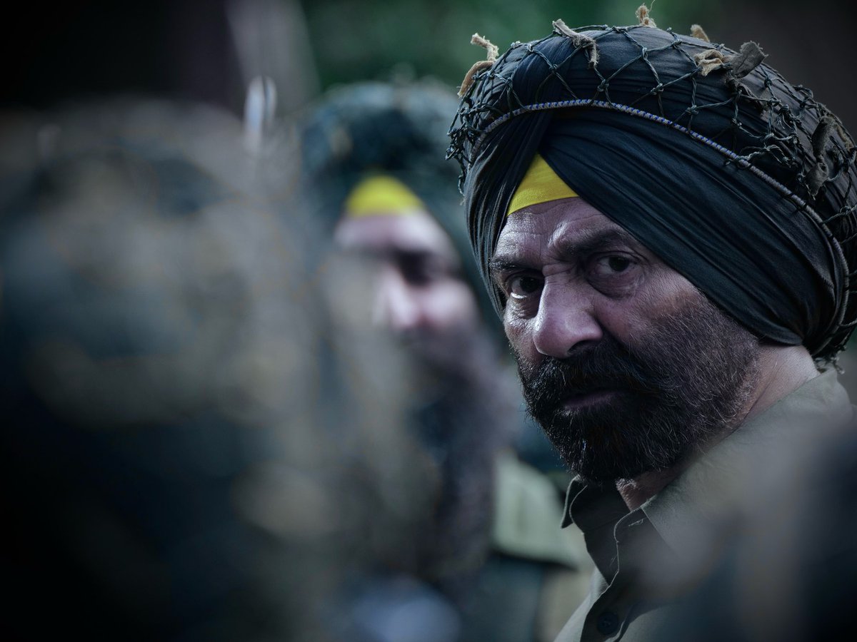 SamThe143's tweet photo. "शेर बूढ़ा नहीं हुआ, बस शिकार का तरीका बदल गया है! 🦁🔥 Sunny Deol Paaji ने फिर दिखा दिया कि असली 'Action Hero' कौन है। Border 2 सिर्फ एक फिल्म नहीं, एक इमोशन है। थिएटर में 'हिंदुस्तान जिंदाबाद' के नारे और पाजी की दहाड़... रोंगटे खड़े हो गए!
#Border2 #SunnyDeol #RepublicDay2026 https://t.co/Dm2iJkfRt1