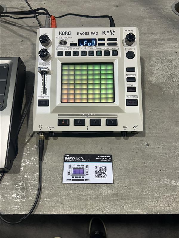 ishibashichamz's tweet photo. 【御茶ノ水本店 NAMMSHOWリポート】

先週発表！KORGより次世代のKAOSS PAD「KAOSS PAD V」登場！
注目はやはり2本の指での操作を可能にする「デュアルタッチ」機能でしょうか、従来のKAOSS PADに比べて複雑な音源の作成が可能になっております！
#KORG
#NAMMSHOW
#NAMMSHOW2026

※発売日未定。 https://t.co/Fiyc8mo1F2