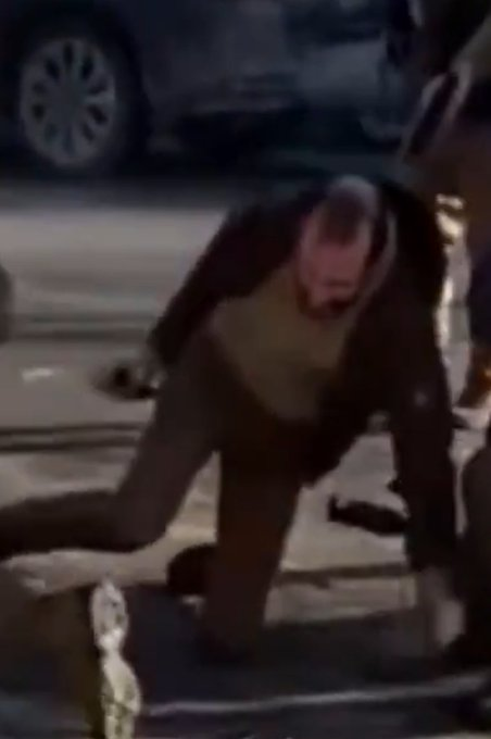 VandreaXinc's tweet photo. @JasminePit55002 @BaddCompani Still grasping his phone when he was shot in the back at this moment https://t.co/MEV47IKjqq