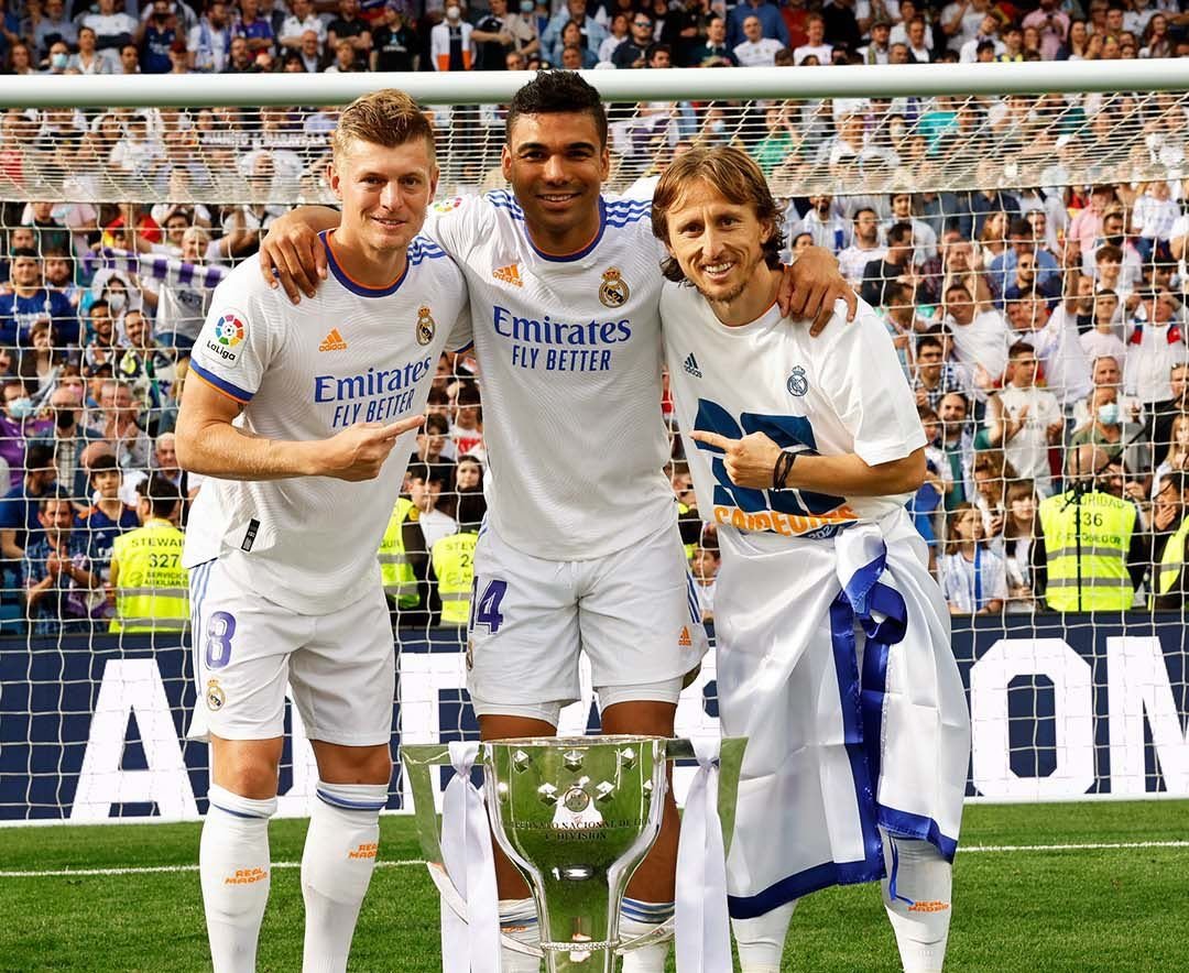 TheMatchdayHQ's tweet photo. 🚨🗣️ | 𝐍𝐄𝐖: Casemiro on the difference between LaLiga and the Premier League.

"I'm not trying to downplay LaLiga, but the games here in the Premier League are much more difficult.”  

[@pubitysport] https://t.co/Gm1wuZ5X5j