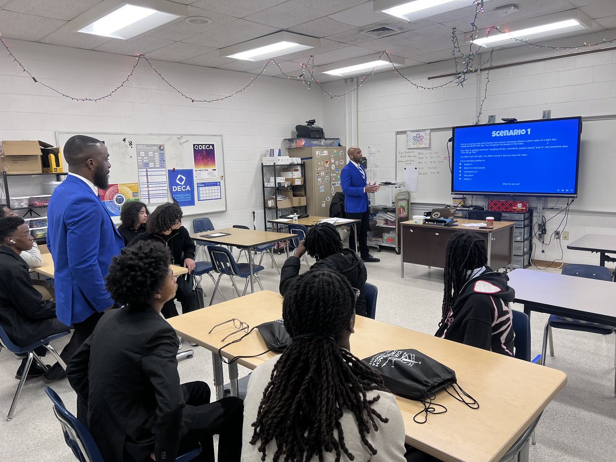 BryceMitchell21's tweet image. Today, my brothers of @pbs_1914 and I had the opportunity to present at the African American Male Summit for @vbschools. We had great conversations with the students about staying sharp &amp;amp; staying solid 📚

#LetsGetIt ✊🏾