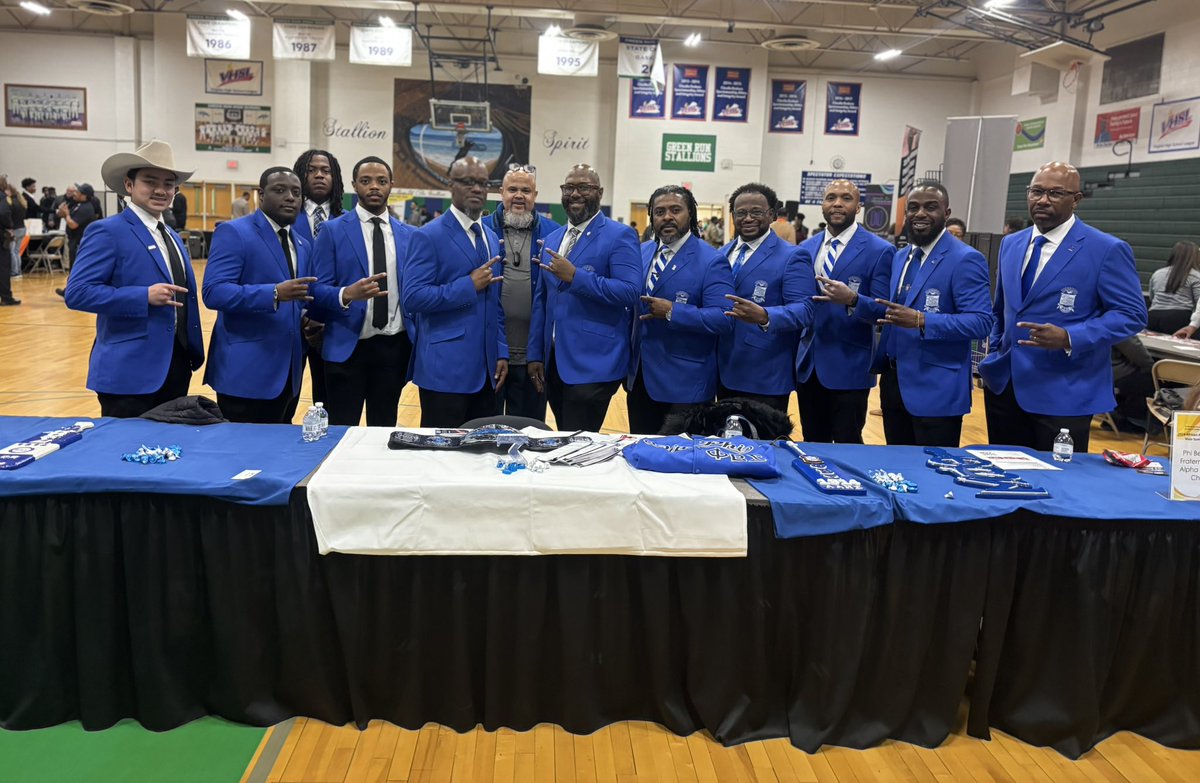 BryceMitchell21's tweet image. Today, my brothers of @pbs_1914 and I had the opportunity to present at the African American Male Summit for @vbschools. We had great conversations with the students about staying sharp &amp;amp; staying solid 📚

#LetsGetIt ✊🏾