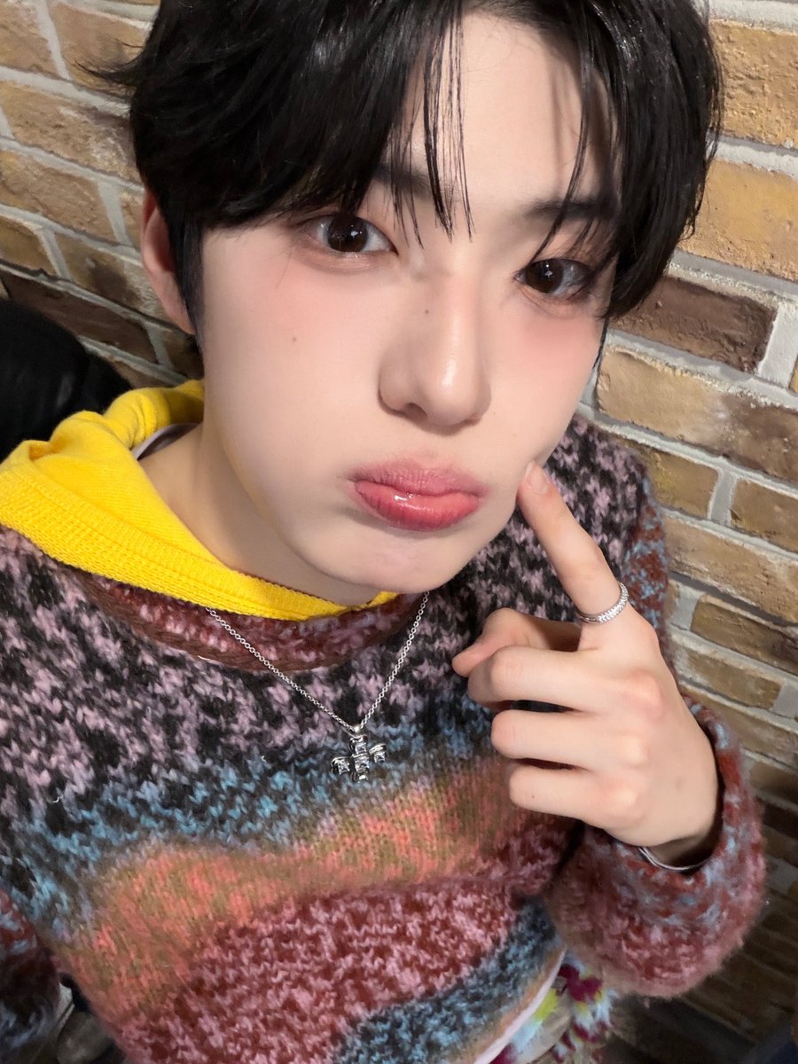 ALLYZ, winning first place on Music Bank means a lot to me. Everything we’ve achieved is because of your support. Wherever I stand in the future, I’ll keep pushing forward and becoming better. Today’s first place is something I won’t forget. 🤍