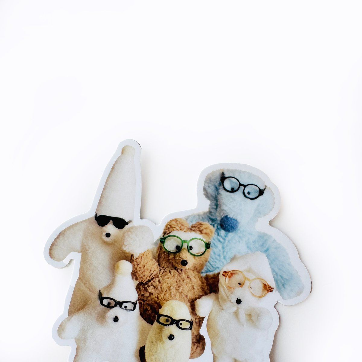 カネヒラ ／ ダイカットステッカー メガネをかけてまっすぐにこちらを