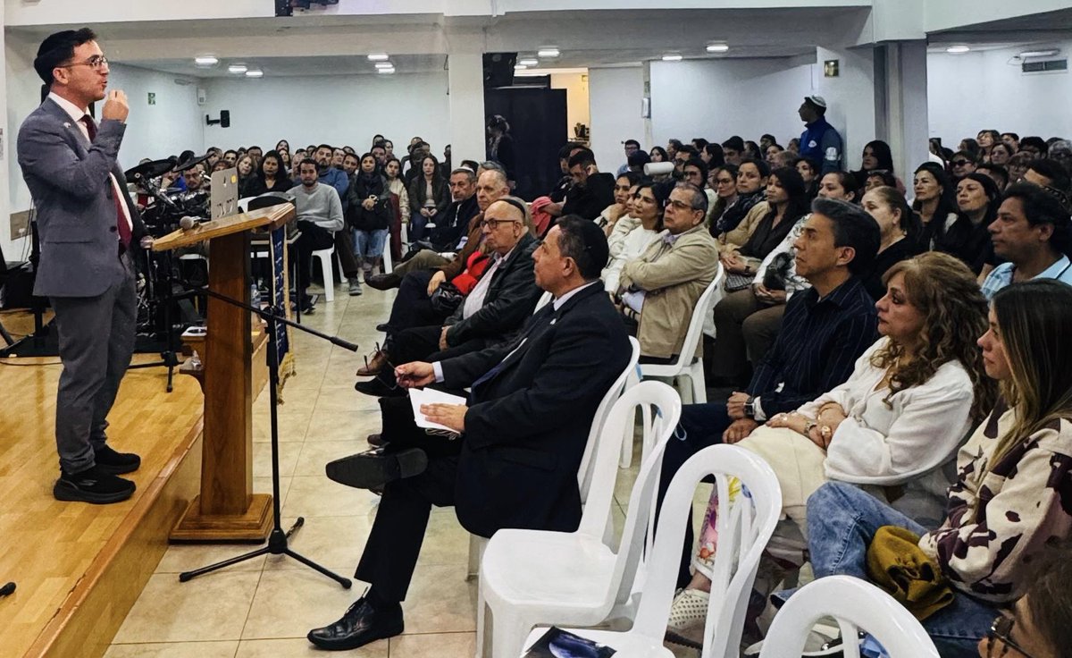 RabinoGarmon's tweet photo. Gracias 🙏 Colombia 🇨🇴 por tanto amor por Israel 🇮🇱
#we_remember @WeRememberShoah
@yovelenlaweb @CapitanKaplan @colombia_israel
Buena semana a todos! https://t.co/vPdkJATAyU