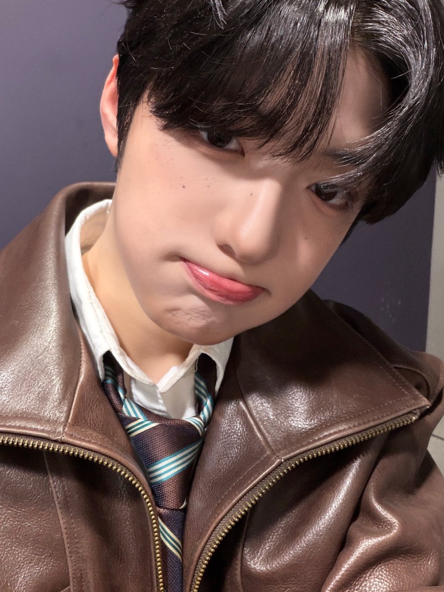 Third music show win, two days in a row. It still feels unreal. Everything that brought me here is because of ALLYZ. Thank you for your constant support and trust. I’ll repay it with better stages and a stronger version of myself. This moment is one we’ll remember. ❤️