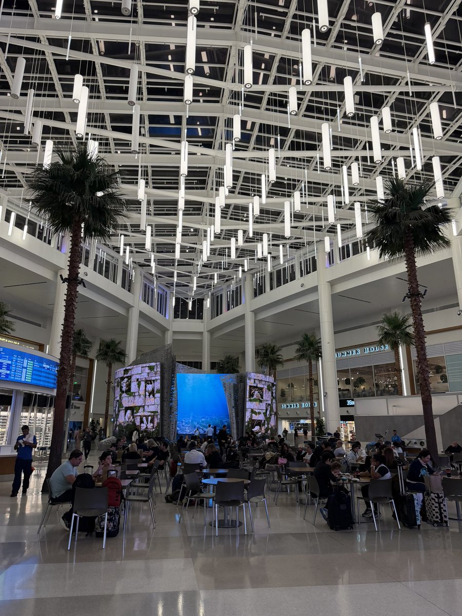 mannajustin's tweet photo. I used to hate going through MCO Orlando but my I am pleasantly surprised by Terminal C. Easy Car rental return to Check-in, through security and to the lounge is a breeze! https://t.co/Snh7RfsL1Z
