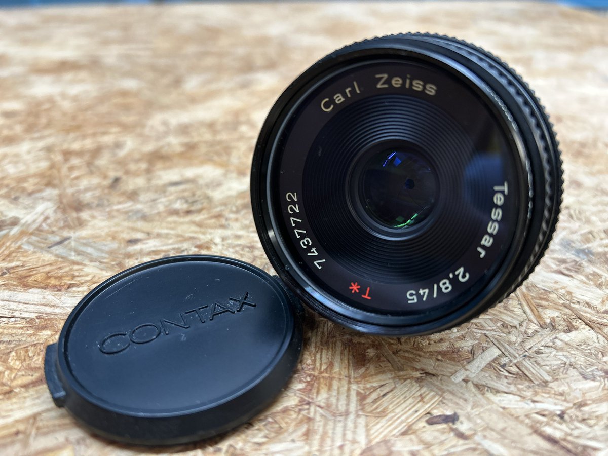 人気の単焦点レンズ CONTAX Tessar 2.8/45 を店頭に出しました！ 『鷹