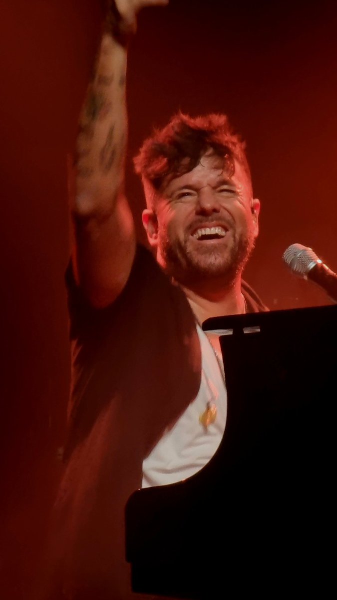 Vaya conciertazo te has marcado <a href="/PabloLopezMusic/">Pablo López</a> !! 🥹