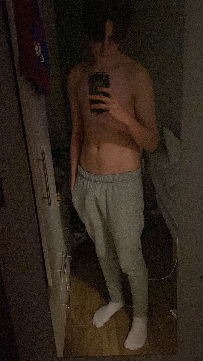 SamHung2008's tweet image. 9 inch monster cock throbbing for attention 😈  
Size queens, hotwives, girls who love big — like this + DM me for the full uncropped reveal / vid / proof. DMs wide open, no limits 💦