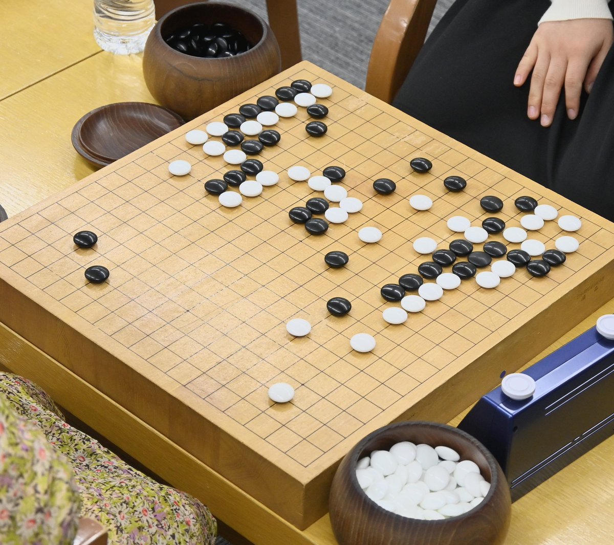 igoumeda's tweet photo. おはようございます！今日は女流アマチュア囲碁選手権全国代表決定予選会、女性段級位認定大会を開催しています。夕方まで熱戦が続きます！ #囲碁 #全日本女流アマチュア囲碁選手権 #段級位認定大会 #チョコレート効果 https://t.co/HSLo3yirOG