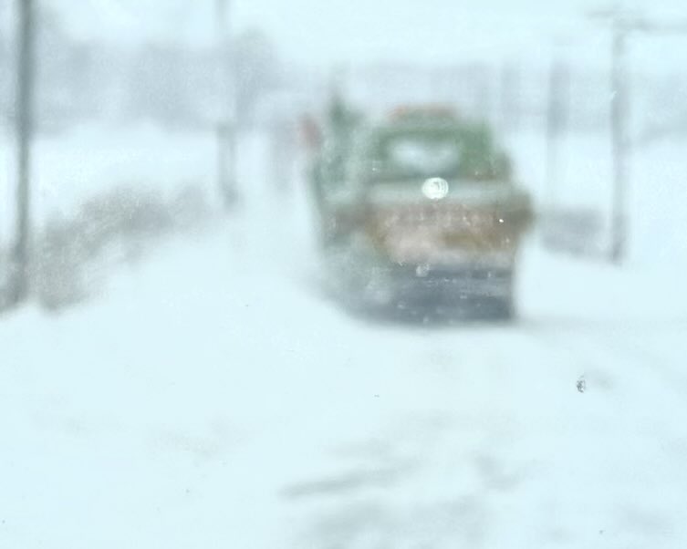 onoderamasaru's tweet photo. 高速を降ろされ、下道も積雪と強風でカオス！誰だよ！こんな時に総選挙やろうって言い出したのは💢 https://t.co/zr2qLhNgvU