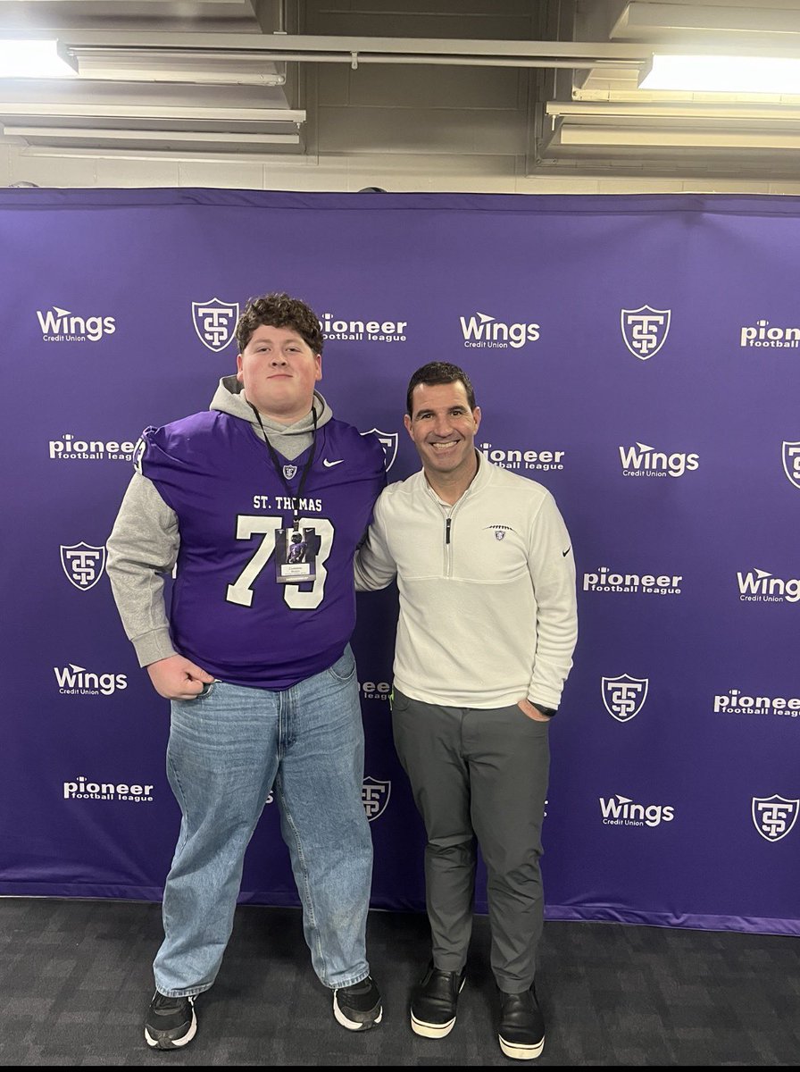 Camboz7774's tweet photo. Had an amazing time at @UST_Football today. Great atmosphere and coaches! Thank you to @CoachNickleson for inviting me. @Coach_Caruso @jay_macintyre11 @AaronHaigler @OLMafia
 @WestoshaFBall https://t.co/5c4hO5kxhO