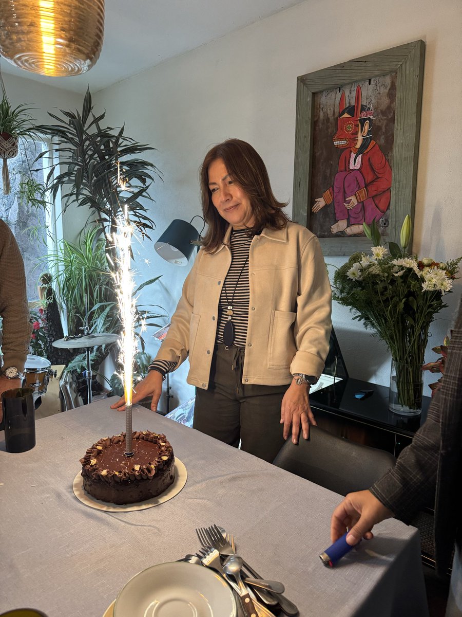 Y seguimos de manteles largos porque ayer fue cumpleaños de mamá y hoy se organizó una comida sorpresa para ella. ¡Larga vida, má! 🫀