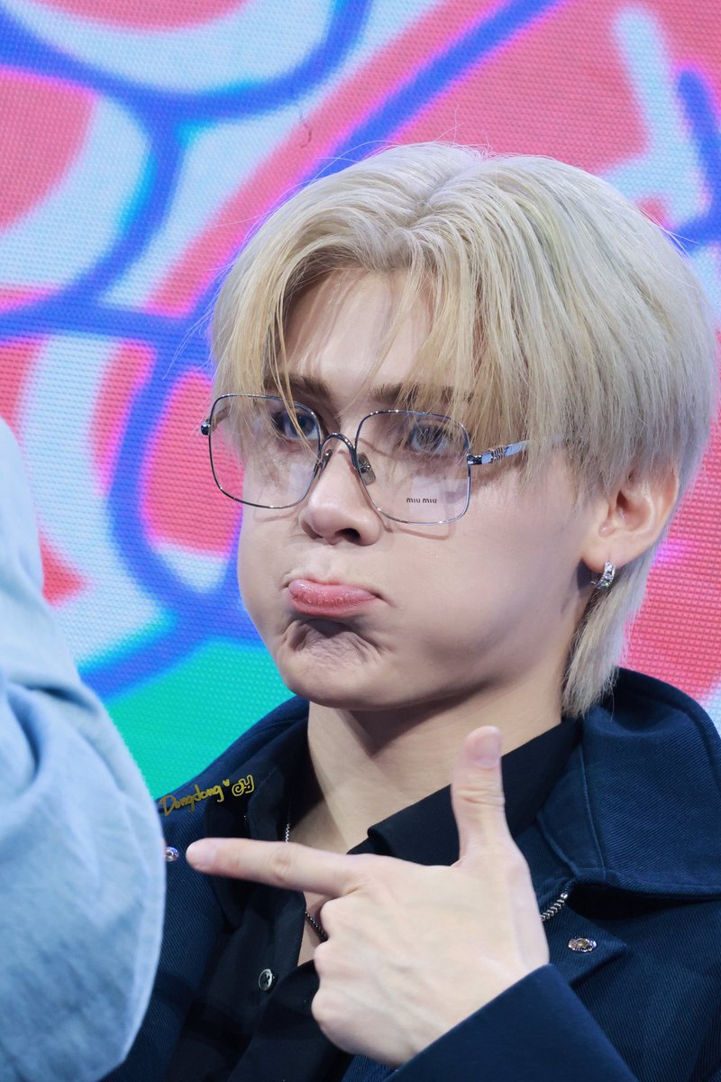 dongdong0616_FP's tweet photo. Blonde hair suits P'Peat well🥰🥰

🌟@peatwasu 🌟

#Peatwasu #FortPeat 
#CaptainPeat #BabyFeat 

PEATCHY WITH PEAT
#PEATCHYDAY https://t.co/ntP0jXTIXe