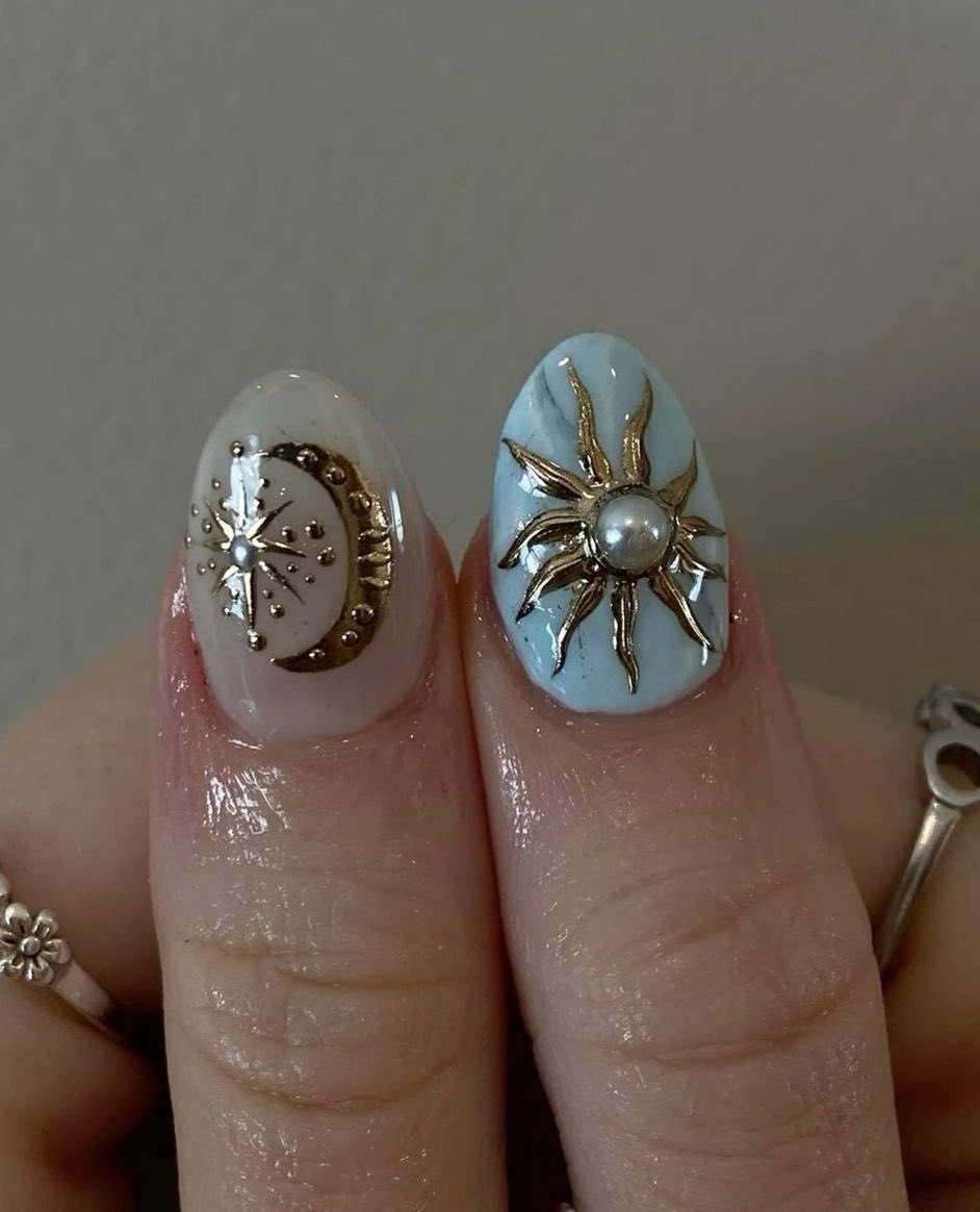 aesttics's tweet photo. sun and moon nails https://t.co/6s4JFHtvv2