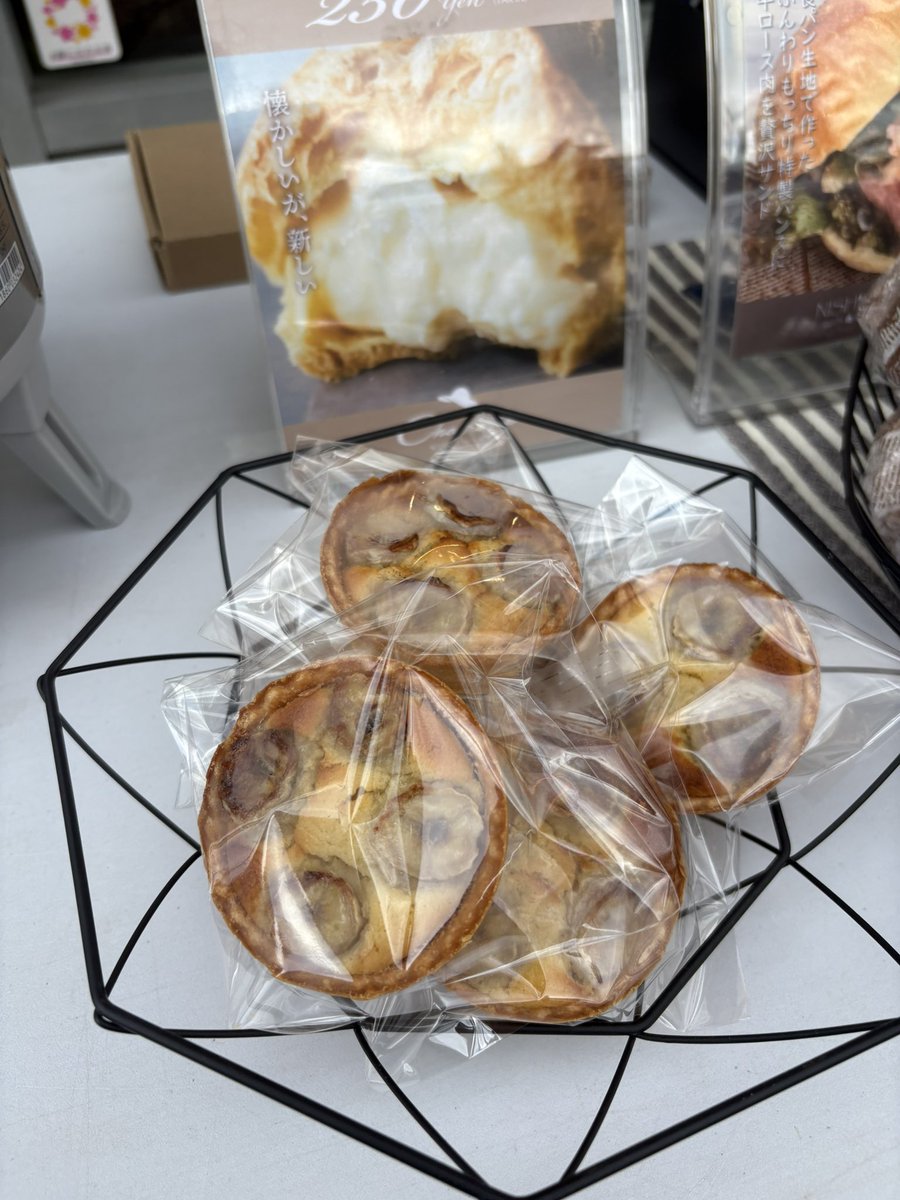 nishima46977652's tweet image. 本日主催者のいないマルシェ開催中です!

CafeBARは14:30-オープンです!
レストランは満席となっております🙇‍♀️

本日限定バナナタルト販売中です🍌￥450
本日限り数量限定でございます😊

ご来店お待ちしております⚓️🌊