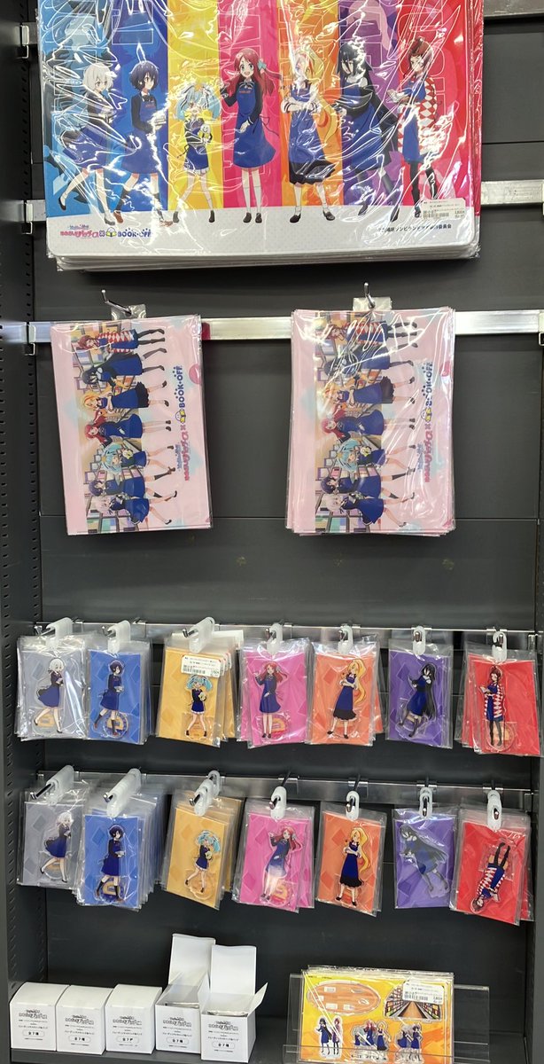bonabesima's tweet photo. 劇場版『#ゾンビランドサガ ゆめぎんがパラダイス』×#BOOKOFF

コラボ商品が再入荷致しました！
今回の再入荷は ＃ブックオフ の　#鳥栖店、＃唐津店、＃佐賀鍋島店、＃伊万里店　の佐賀4店舗でのみ入荷致します。

お買い求めの商品がございましたら、
是非お越しくださいませ
✨🎤🧟‍♀️🧟‍♀️🧟‍♀️🧟‍♀️🧟‍♀️🧟‍♀️🧟‍♀️🎤✨ https://t.co/nzTudgy8zX