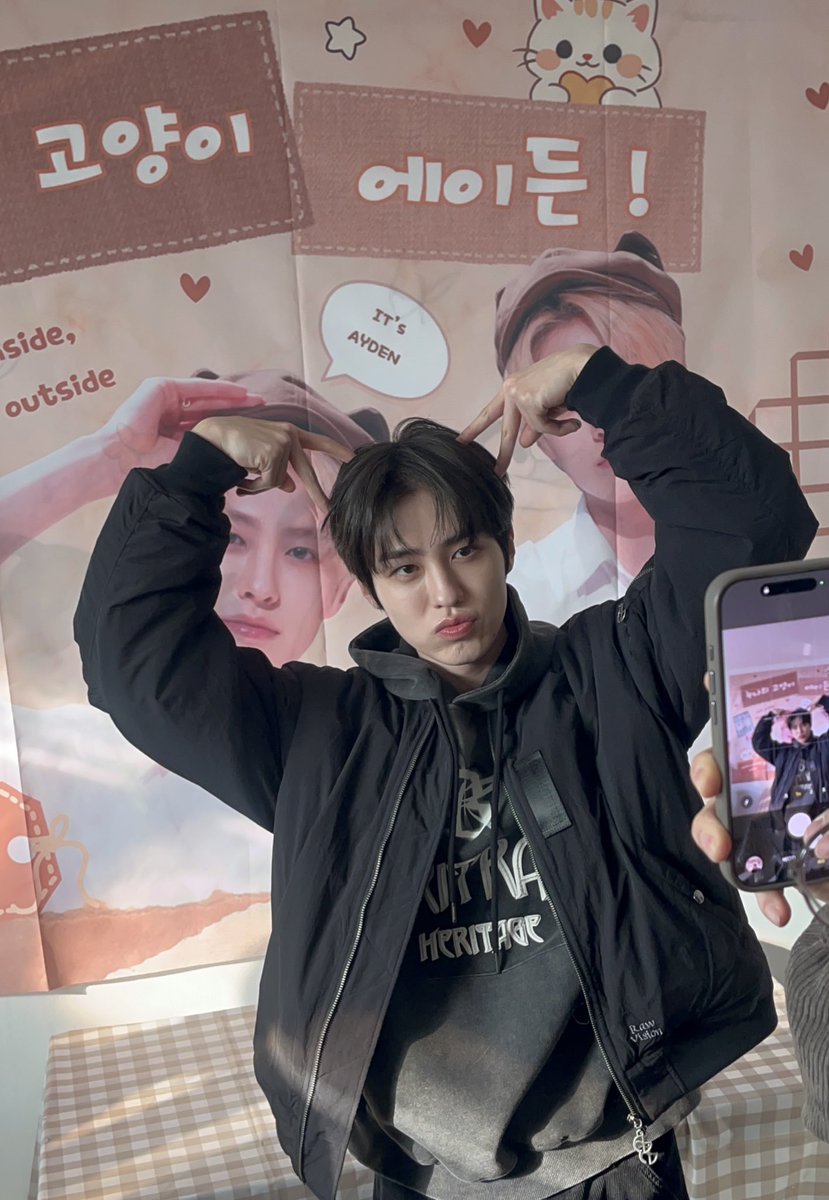 ≽^•⩊•^≼ tweet media