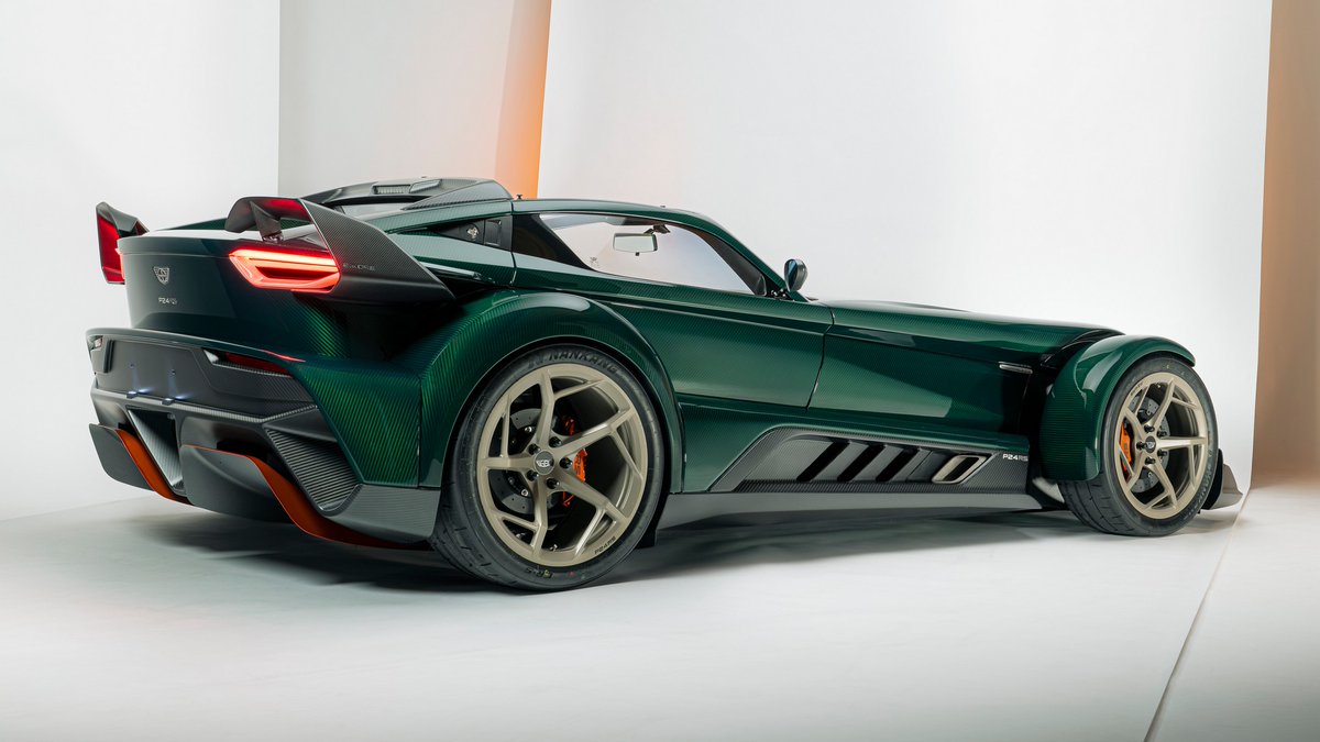 TopGear_JAPAN's tweet image. 車重780kgに、600馬力のV6を搭載。📐

オランダの怪鳥、ドンカーブート「P24 RS」降臨。 0-200km/h加速は7.4秒（！）という、物理法則への挑戦状。

驚くべきは、ABSもパワステも「オプション」だということ。 「電子制御より自分の腕を信じろ」という、2026年で最もスパルタンな1台です。