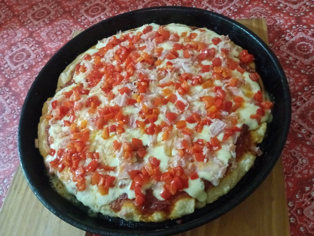 JIlkaydin's tweet photo. Pizza de morrón y panceta.
#pizza #pizzacasera #pizzamorronypanceta https://t.co/oN60HHovoh