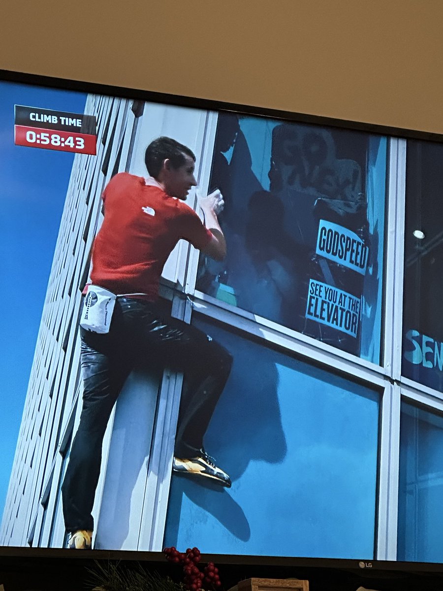 tothemoonstudio's tweet photo. #Skyscrapperlive #alexhonnold See you at the elevator! https://t.co/BzNdo5A2OY