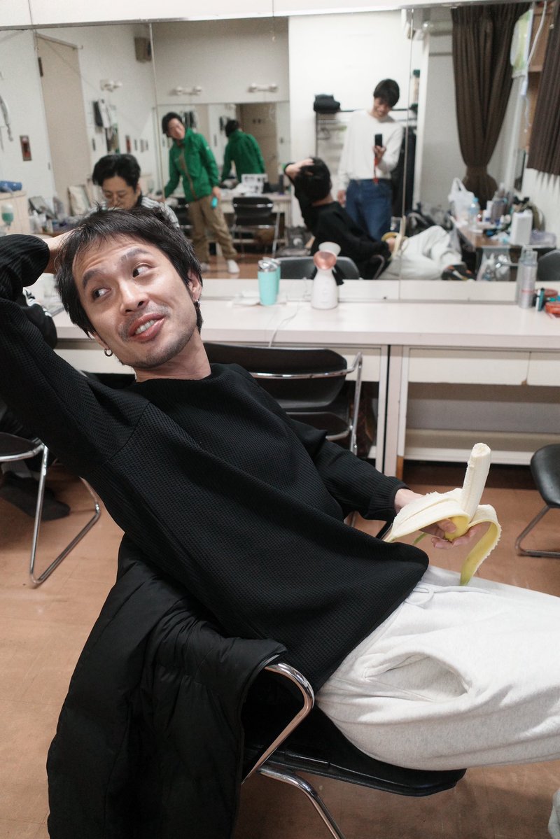 朝の楽屋。
インターネ島の冒険、東京での最後の冒険を迎えることができてひとまずほっとしている金丸座長。
東京千穐楽もタコウケすることでしょう🐙

これまで観に来てくださったみなさんに報謝🫰
本日観に来ていただくみなさんどうぞよしなに👍
#インターネ島エクスプローラー 
#ヨーロッパ企画