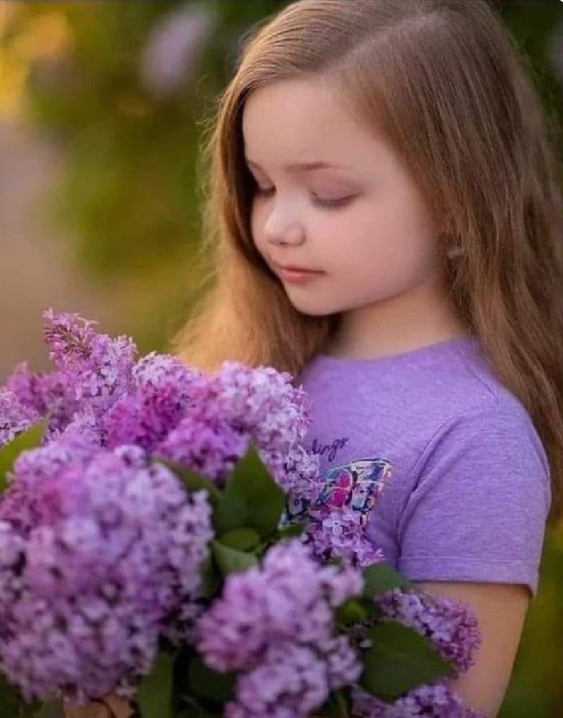 *☀️هَمْسَةٌ صَبَاحِيّةٌ☀*

*فِي بَعْضِ الْأَمَاكِنِ لَنَا ذِكْرَيَاتٌ…*
*وَفِي بَعْضِ الْقُلُوبِ لَنَا مَشَاعِرٌ…* 
*وَفِي بَعْضِ الصَّمْتِ لَنَا حَدِيثٌ وَوَجَعٌ وَحُبٌّ وَعَتَبٌ…* 
*وَيَتْرُكُ الْإِنْسَانُ بَعْدَهُ أَثَرٌ يُعِينَهُ عَنِ النِّسْيَانِ…*

*🌹صَبّحَكُمُ اللهُ