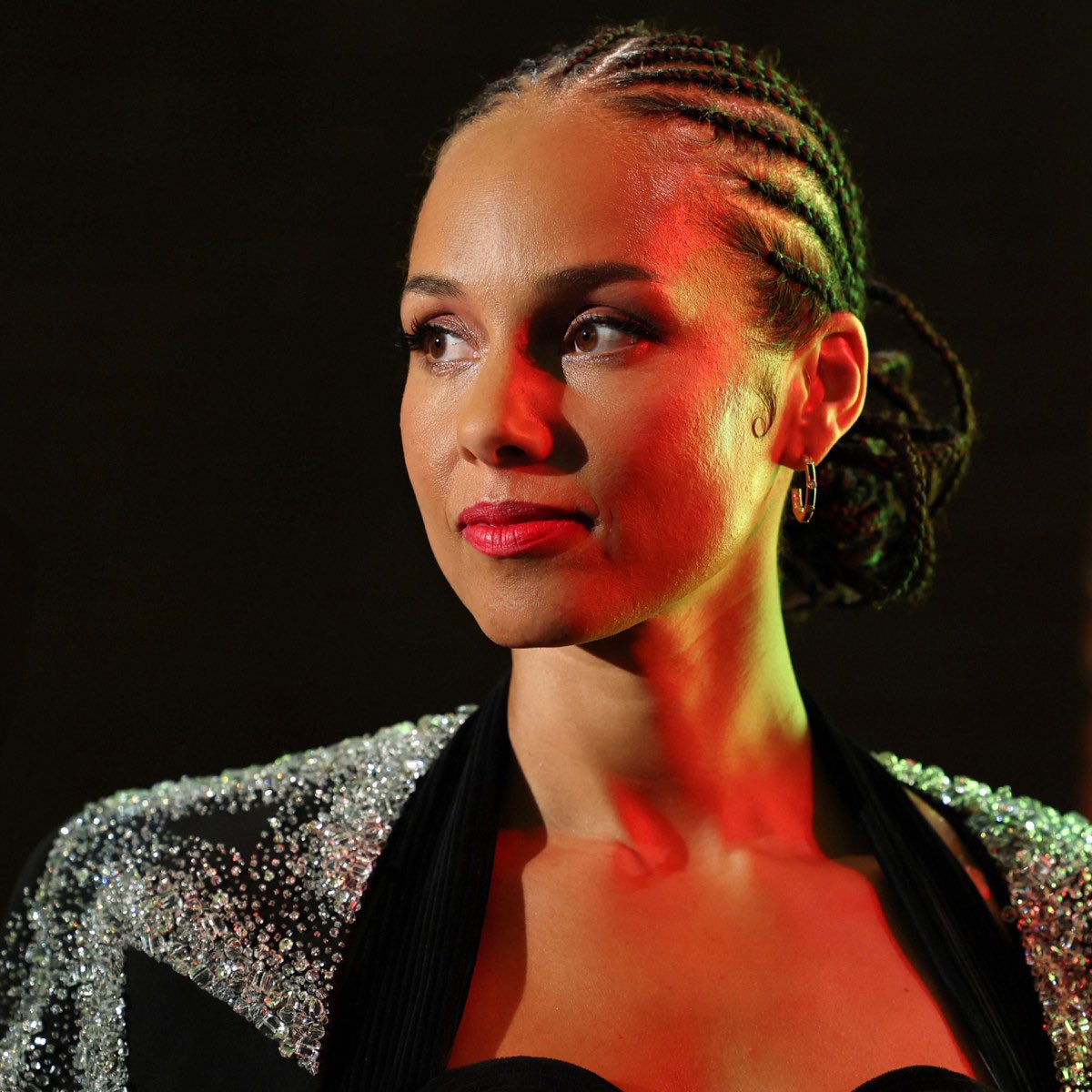 aliciakeyschile's tweet photo. Happy Birthday Queen @aliciakeys 👑🎂 https://t.co/IVS9oYmZp8