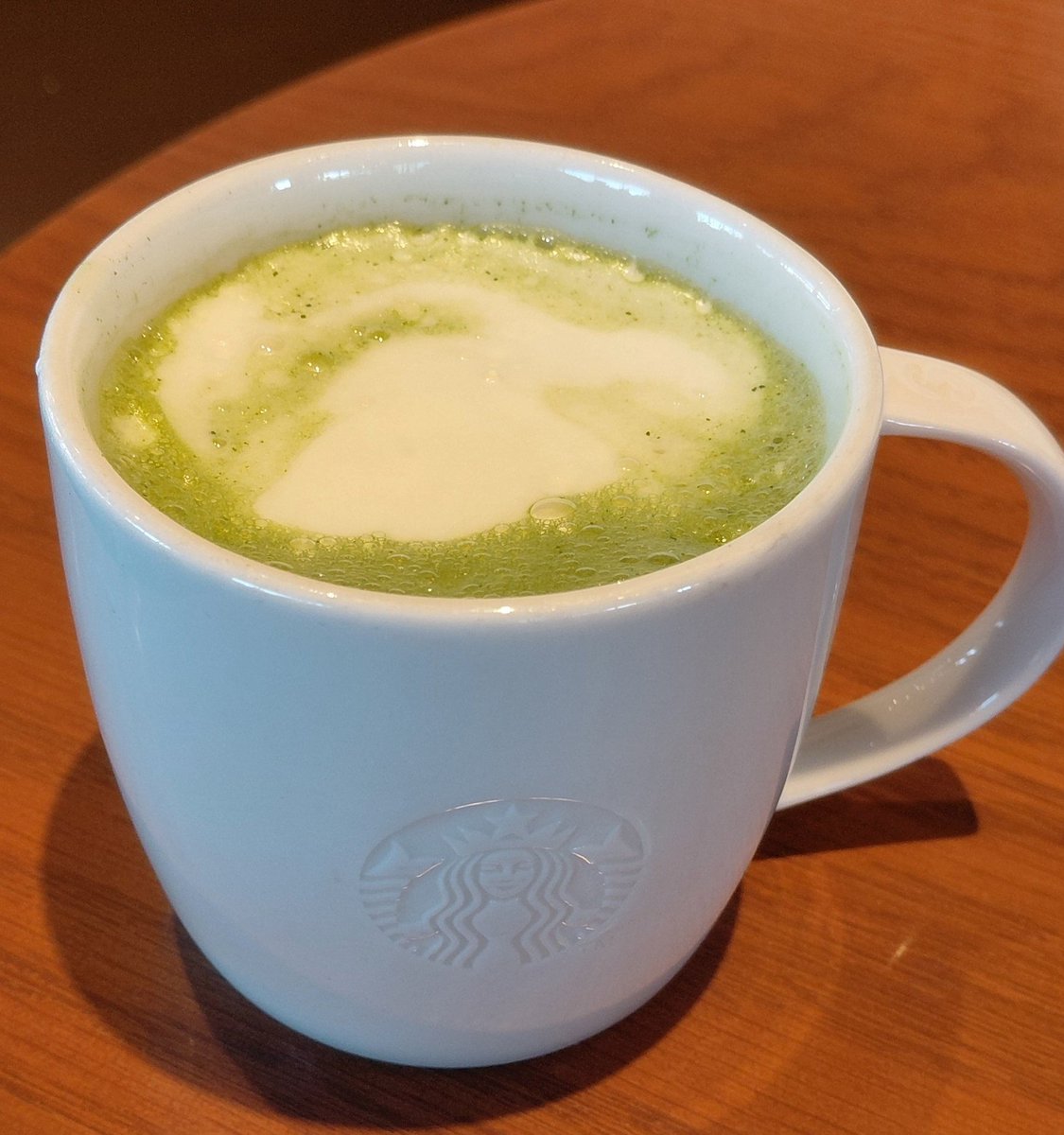 jsbbluems's tweet image. 次女のダンスレッスン待ち
ママ達と外で話してたけど流石に寒すぎてスタバ来た☕
温まる😌