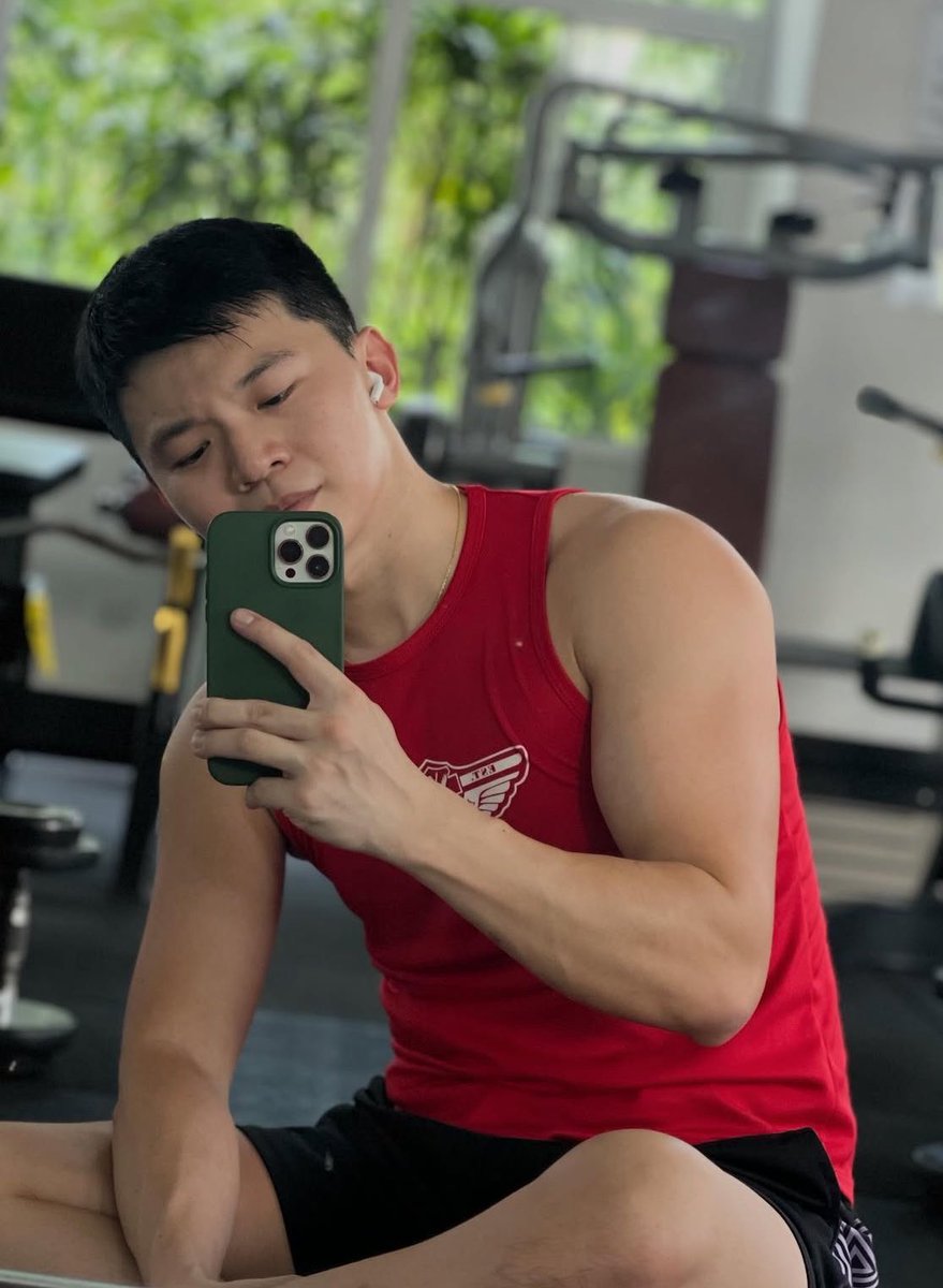 thonywang_'s tweet photo. Not trying to impress anyone. Just building the version of me I respect. 💪
#gymgrind #quietconfidence #noexcuses #buildyourself #fitlife #disciplineovermotivation #strongmindstrongbody #gymprogress #xgym #xindonesia https://t.co/MTNnq1CrEx