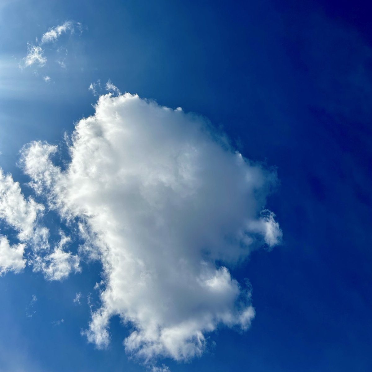 ☁️☁️🎧 ⑅ ۫. . ♬｡ﾟ

音楽を聴きながらの。

＃いまそら