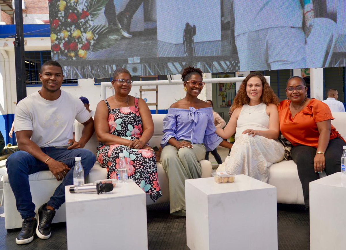 YeseniaOlayaR's tweet image. 📚 Desde #Tumaco, lanzamos la nueva Convocatoria de Maestrías y Doctorados para la región del Pacífico.
Una inversión de $55 mil millones para que estudiar posgrados no signifique endeudarse, sino acceder a becas 100 % públicas.
¡La única obligación: graduarse y poner el…