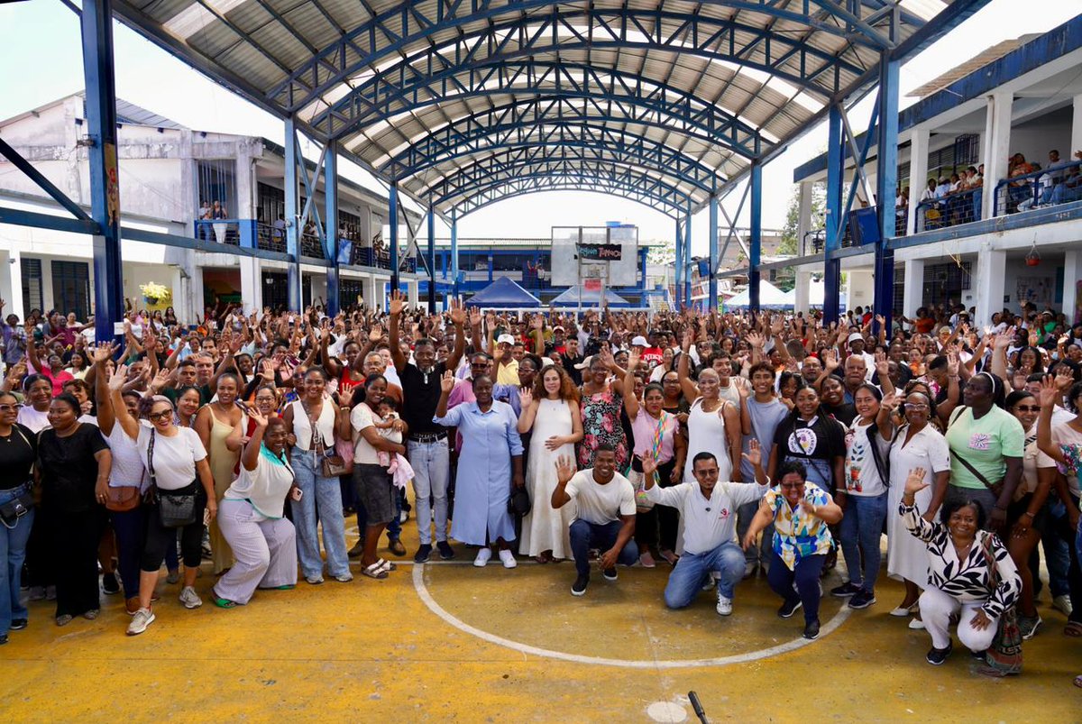YeseniaOlayaR's tweet image. 📚 Desde #Tumaco, lanzamos la nueva Convocatoria de Maestrías y Doctorados para la región del Pacífico.
Una inversión de $55 mil millones para que estudiar posgrados no signifique endeudarse, sino acceder a becas 100 % públicas.
¡La única obligación: graduarse y poner el…