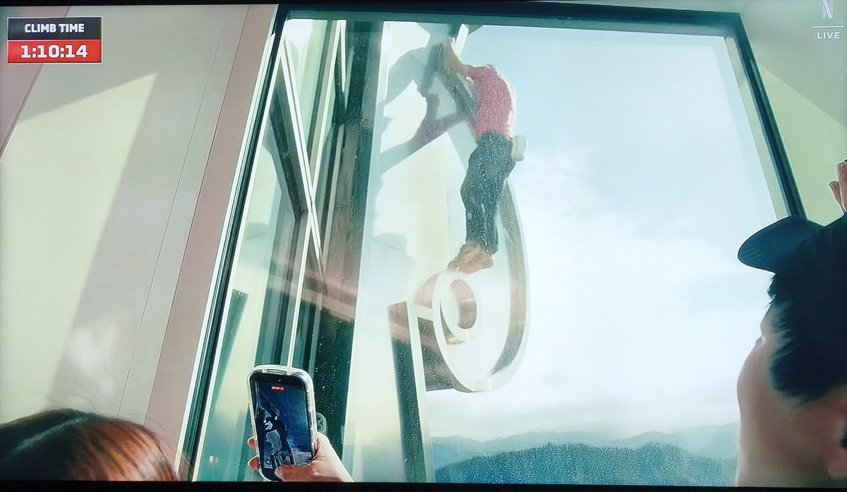 Piso 89 para <a href="/AlexHonnold/">Alex Honnold</a>, 1:10:45 de escalada en el Taipei 101. #SkyscraperLIVE.