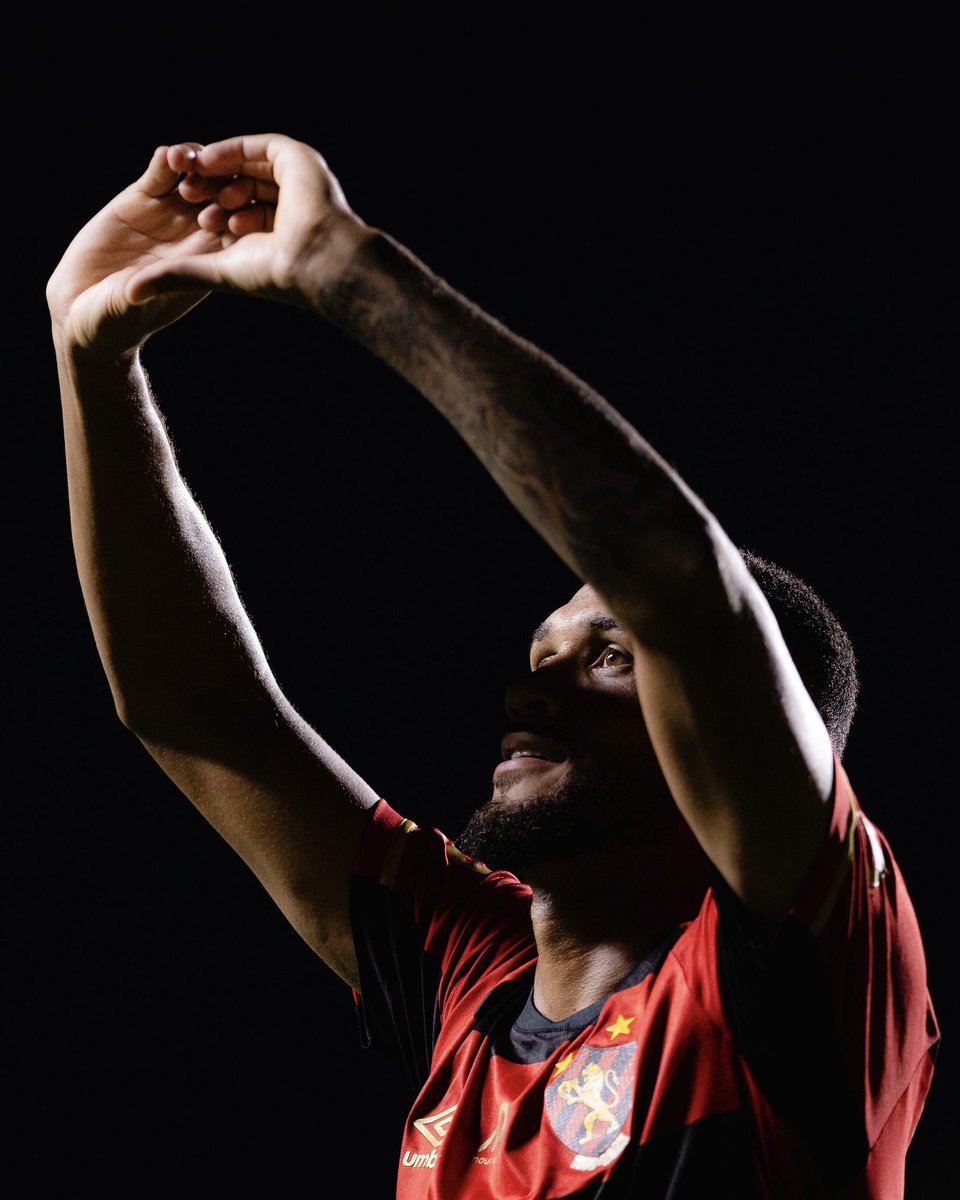 sportrecife's tweet photo. Boa noite, rubro-negros! 🌙 https://t.co/OkYRC6mTXT