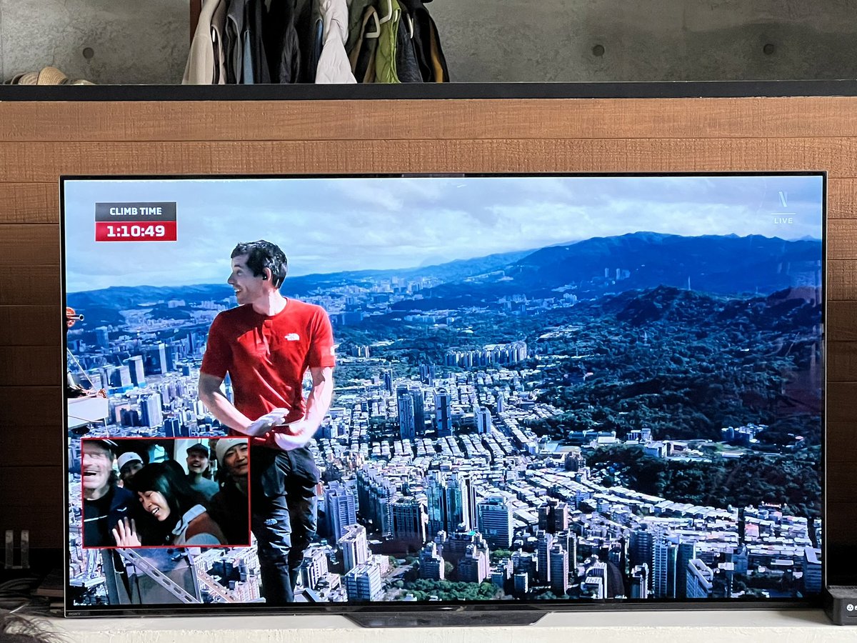jerseyen's tweet photo. #alexhonnold @AlexHonnold Respect as always!! https://t.co/RqjtbtHb7F