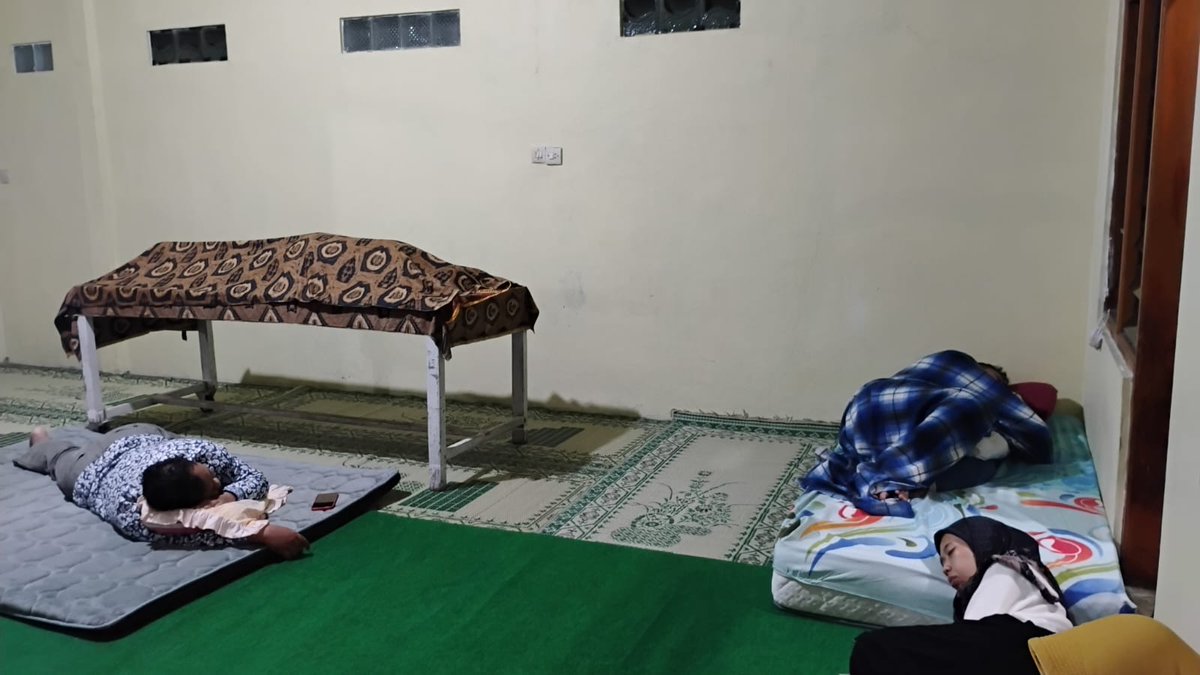 Sebulan lalu, bobok terakhir bareng ibuk 🥀