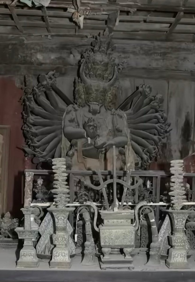 idaehye72988446's tweet image. 사당 내부 모습. 방치되어 황량하다.