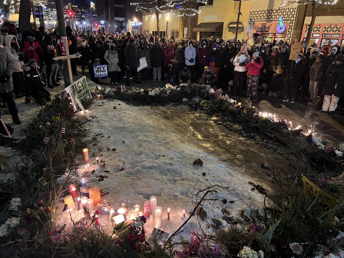 mmpadellan's tweet image. Dear Minneapolis,

Words cannot adequately express how in awe I am of you right now.

Your city has been under siege by ICE, deliberately ramping up their aggressions against your friends, family, and neighbors, and yet you persevere.

You've kept it peaceful, yet still powerful.…