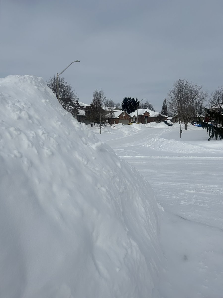 simon28128716's tweet photo. The situation in Canada is like the weather, and it is in the coldest moment. https://t.co/Gu8IKhhdKP
